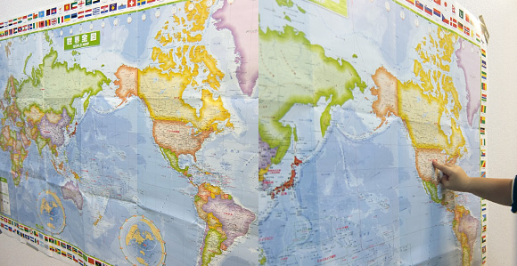世界地図を貼る